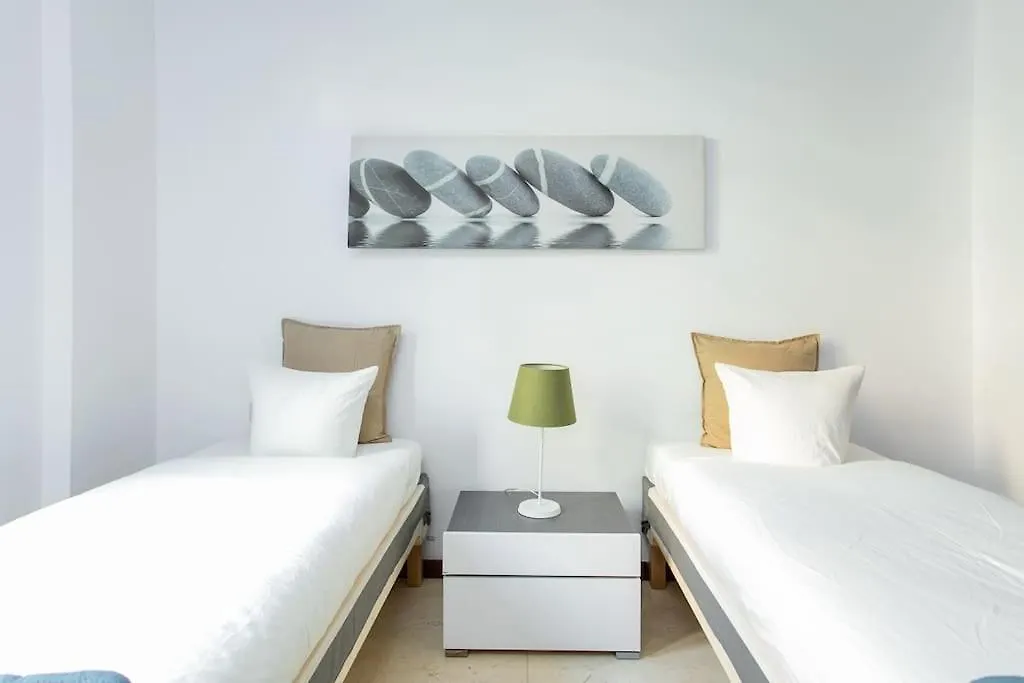 Canela Homes Barcelona Monumental 0*,  Spain